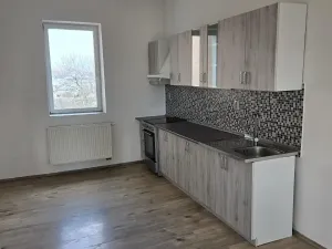 Pronájem bytu 3+1, Lom, nám. Republiky, 103 m2