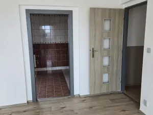 Pronájem bytu 3+1, Lom, nám. Republiky, 103 m2