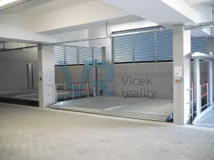 Pronájem garážového stání, České Budějovice, Husova tř., 16 m2