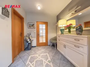 Prodej rodinného domu, Praha - Lochkov, V oudolku, 183 m2