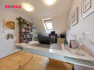 Prodej rodinného domu, Praha - Lochkov, V oudolku, 183 m2