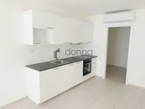 Pronájem bytu 2+kk, Praha, Křižíkova, 63 m2