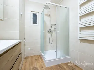 Pronájem bytu 2+1, Praha - Holešovice, Strojnická, 95 m2