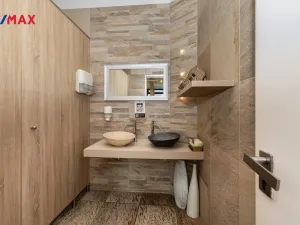 Pronájem obchodního prostoru, Praha - Libeň, Voctářova, 177 m2