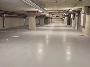 Pronájem garážového stání, Znojmo, Jarošova, 13 m2