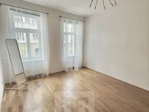 Pronájem bytu 2+kk, Praha - Holešovice, Umělecká, 58 m2
