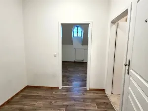 Pronájem bytu 1+kk, Cheb, náměstí Krále Jiřího z Poděbrad, 36 m2