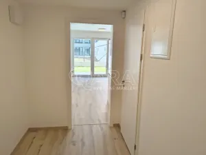 Pronájem bytu 1+kk, Praha - Hloubětín, Poděbradská, 34 m2