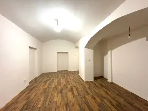 Pronájem kanceláře, Praha - Strašnice, Saratovská, 110 m2