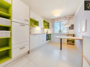 Prodej bytu 2+1, Ostrov, Klicperova, 77 m2