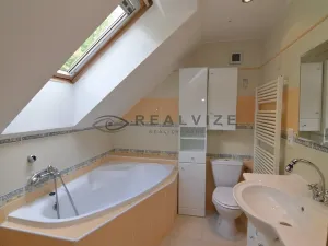 Pronájem bytu 3+1, Hluboká nad Vltavou, Sadová, 60 m2