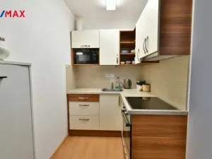 Pronájem bytu 1+kk, Hradec Králové - Třebeš, Svatojánská, 30 m2