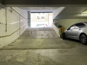 Pronájem garážového stání, Praha, Krymská, 12 m2