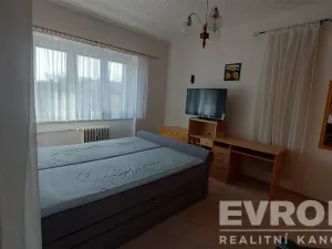 Pronájem bytu 2+1, Praha - Kobylisy, Kobyliské náměstí, 66 m2