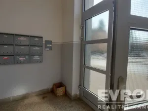 Pronájem bytu 2+1, Praha - Kobylisy, Kobyliské náměstí, 66 m2