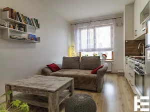 Pronájem bytu 1+kk, Praha - Modřany, Rorýsová, 38 m2