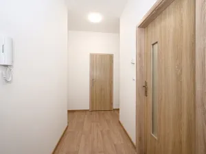 Pronájem bytu 1+kk, Praha - Holešovice, Komunardů, 32 m2