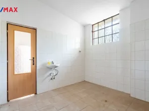 Prodej zemědělské usedlosti, Hluboké Dvory, 300 m2