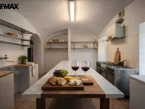 Prodej zemědělské usedlosti, Hluboké Dvory, 951 m2