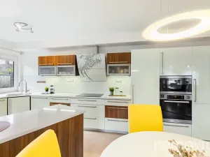 Prodej rodinného domu, Jesenice, Zvonková, 230 m2