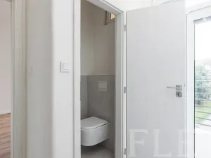 Prodej bytu 2+kk, Praha - Holešovice, U vody, 45 m2