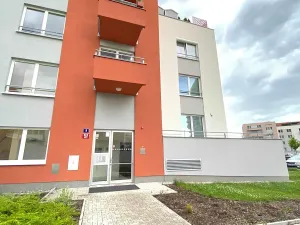Pronájem bytu 2+kk, Praha - Letňany, Hlučkova, 58 m2