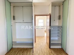 Prodej bytu 3+kk, Šestajovice, Revoluční, 74 m2