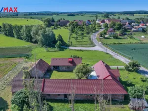 Prodej zemědělské usedlosti, Bašnice, 864 m2