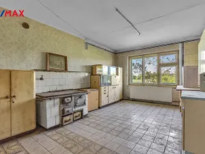 Prodej rodinného domu, Bašnice, 864 m2