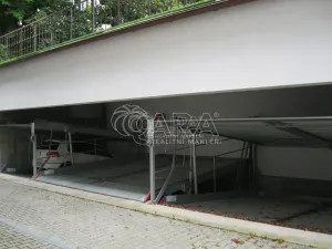 Pronájem garážového stání, Praha, Voroněžská, 15 m2