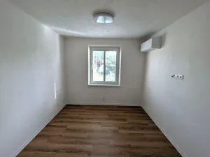 Pronájem bytu 2+1, Klášterec nad Ohří - Miřetice u Klášterce nad Ohří, Švermova, 66 m2