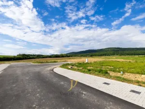 Prodej pozemku pro bydlení, Komárov, 1718 m2
