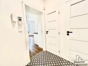 Pronájem bytu 2+kk, Praha, Na Jezerce, 40 m2