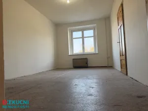 Prodej bytu 4+1, Karlovy Vary - Rybáře, nám. 17. listopadu, 105 m2