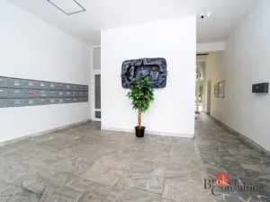 Pronájem bytu 2+kk, Praha - Kobylisy, Hlaváčova, 48 m2