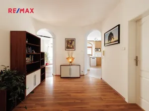 Prodej bytu 6+kk a větší, Tuchoměřice, Ke Statenicím, 347 m2