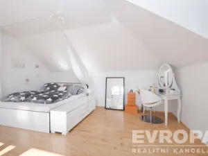 Pronájem rodinného domu, Velké Přílepy, Seifertova, 170 m2