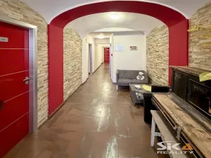 Prodej ubytování, Louny, Mírové náměstí, 530 m2