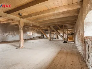 Prodej historického objektu, Žerotice, 1000 m2