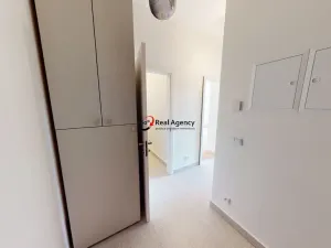 Pronájem bytu 2+kk, Praha - Nusle, Jaromírova, 52 m2