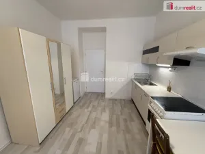 Pronájem bytu 1+kk, Praha - Smíchov, Moulíkova, 30 m2