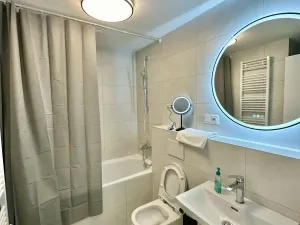 Pronájem bytu 2+kk, Praha - Karlín, Sokolova, 67 m2