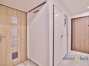 Pronájem bytu 2+kk, Praha - Kamýk, Smotlachova, 43 m2