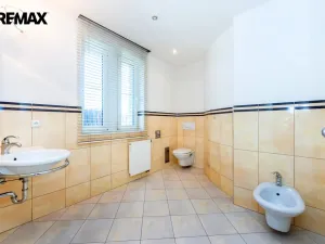 Prodej kanceláře, Praha, U zahrádek, 433 m2