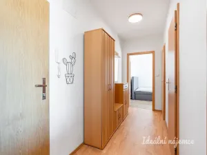 Pronájem bytu 2+kk, Klecany, V Honech, 47 m2