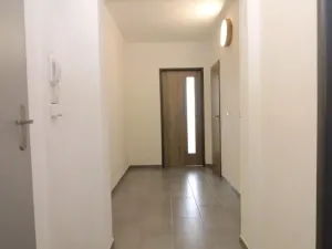 Pronájem bytu 2+kk, Praha - Kobylisy, Jelínkova, 47 m2