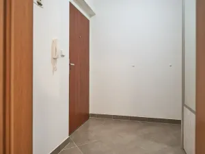 Pronájem bytu 1+kk, Praha, Milotická, 35 m2