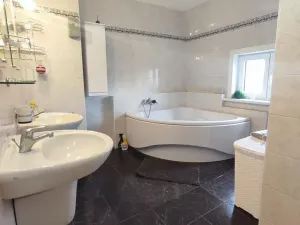 Pronájem bytu 4+1, Teplice, Pařížská, 180 m2