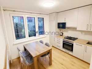 Pronájem bytu 2+1, Praha, Věšínova, 68 m2