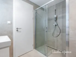 Pronájem bytu 1+kk, Praha - Hloubětín, Poděbradská, 40 m2